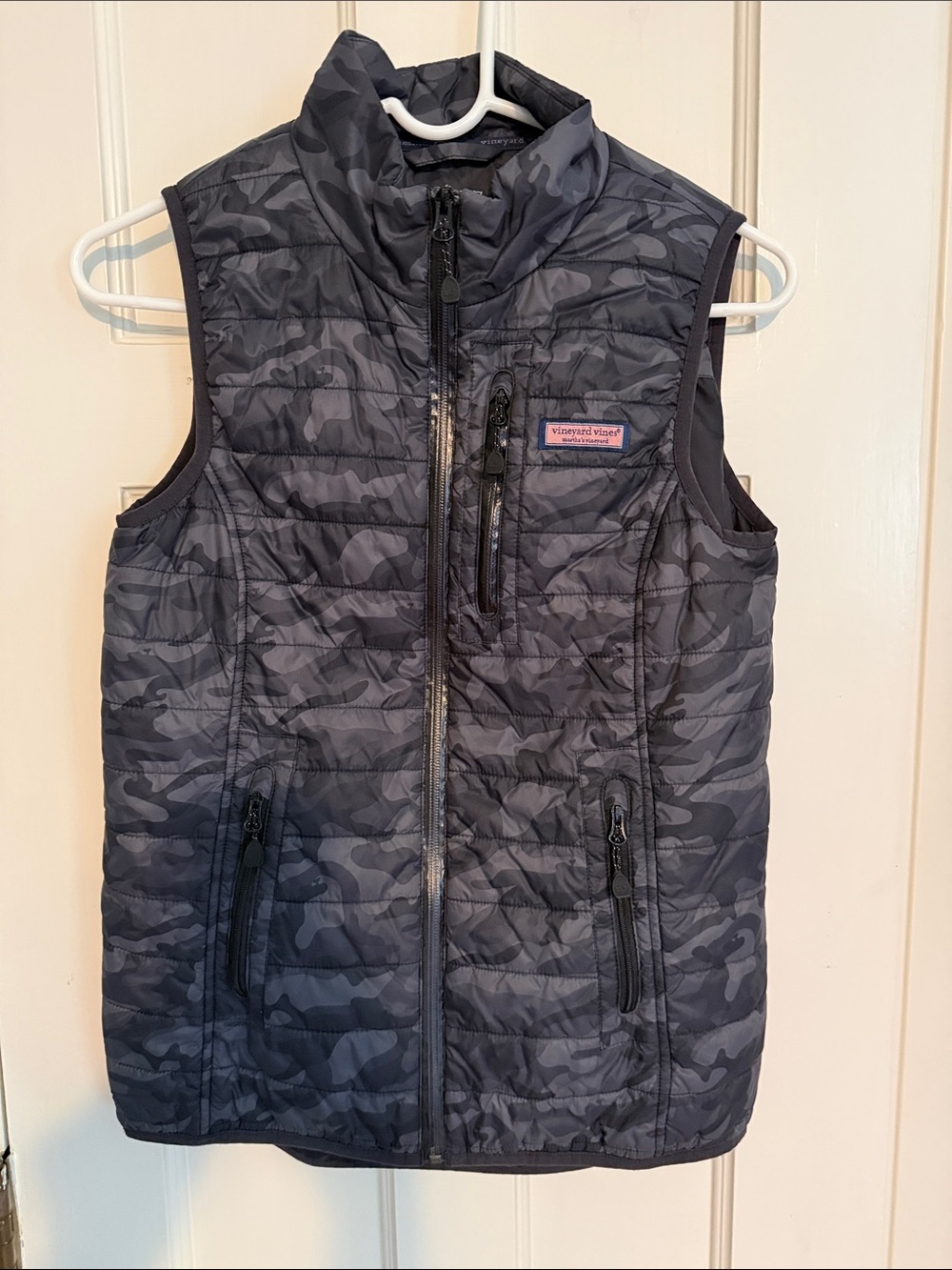 Vineyard Vines women’s Gray Camo Quilted Vest